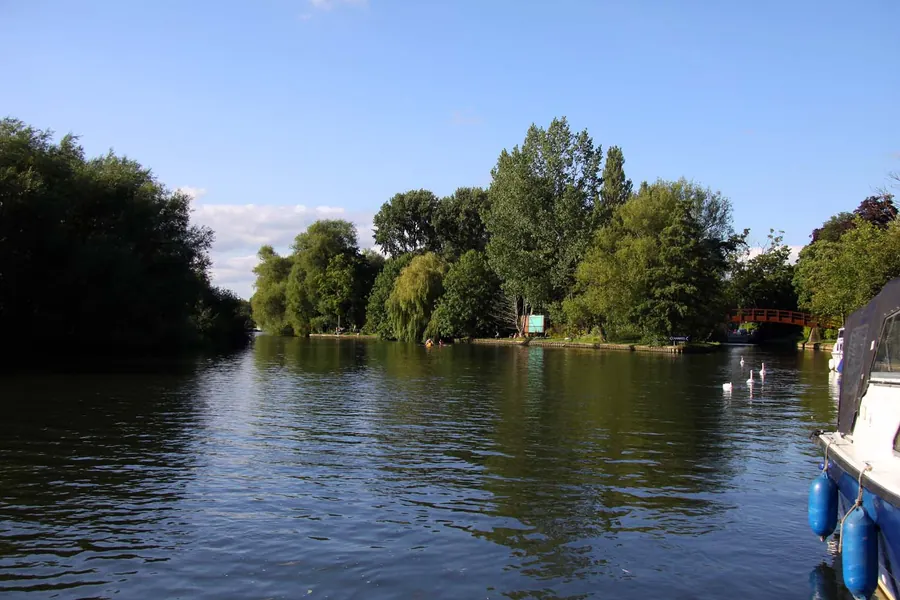 The River Thames at Wargrave on a clear summer day.